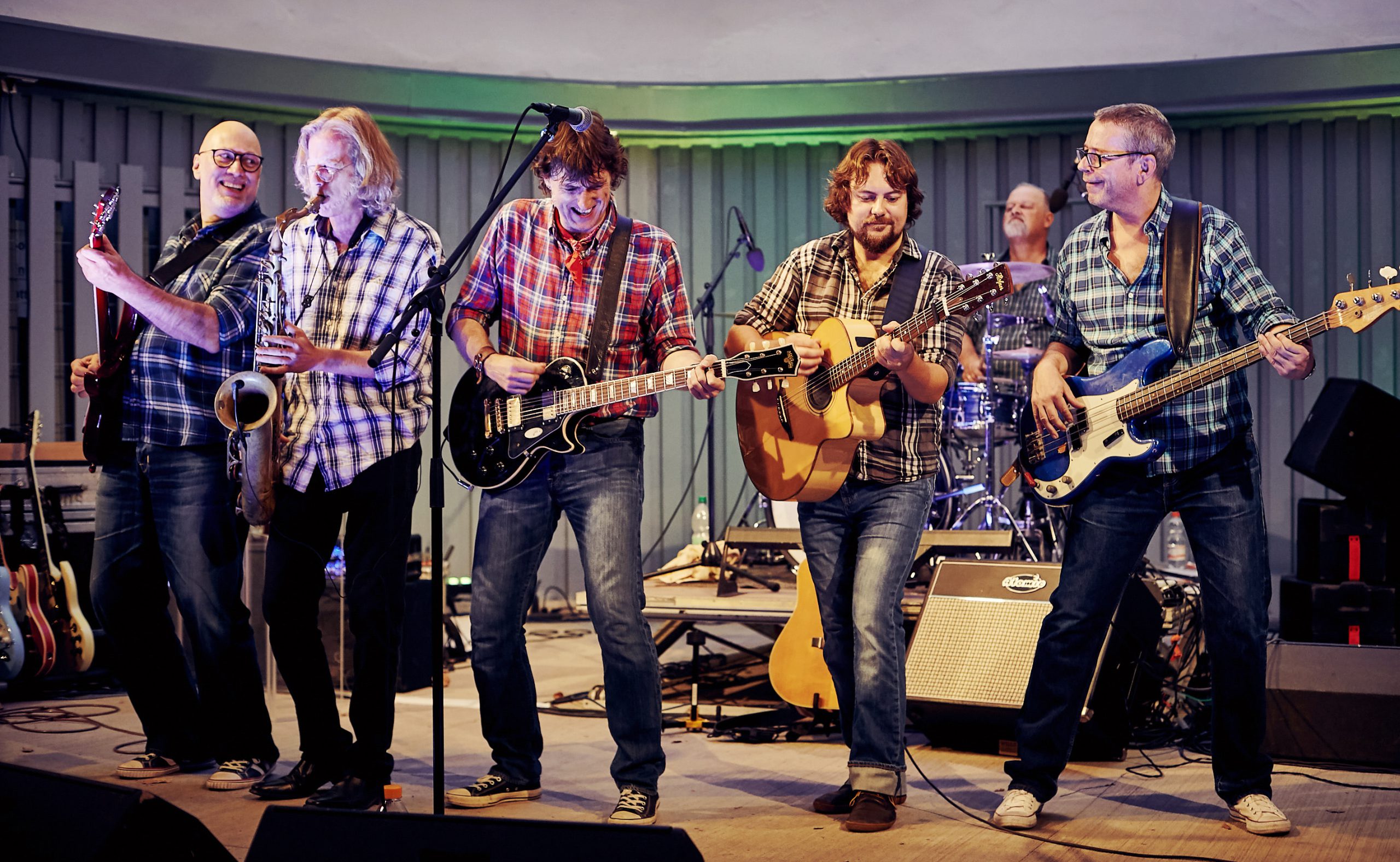 WILLY and the POOR BOYS live auf der Bühne